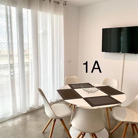 Edifici Valeria Apartment เอมปูเรียบราบา ภายนอก รูปภาพ