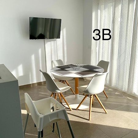 Edifici Valeria Apartment เอมปูเรียบราบา ภายนอก รูปภาพ