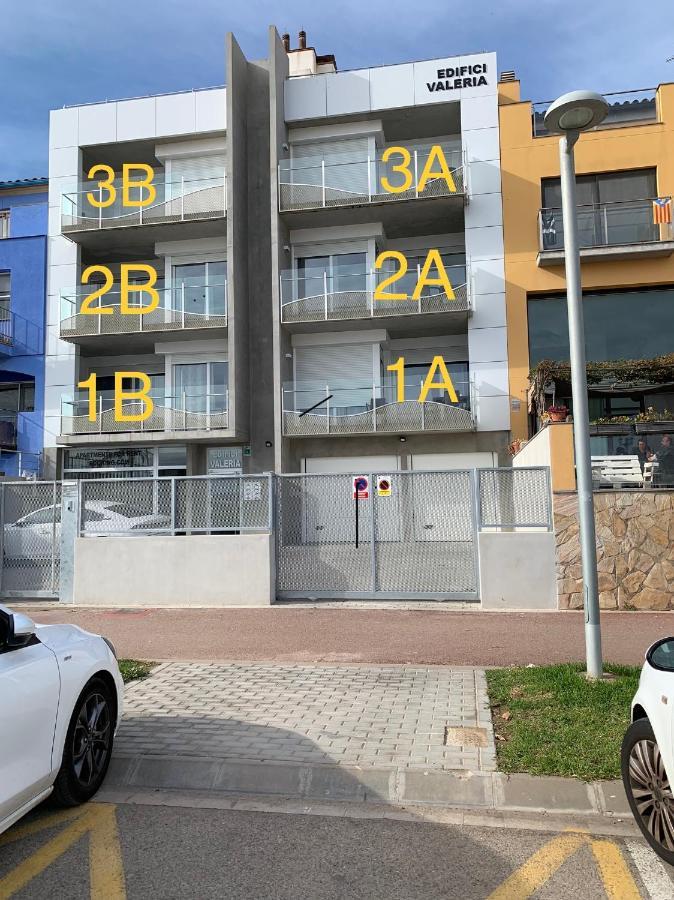 Edifici Valeria Apartment เอมปูเรียบราบา ภายนอก รูปภาพ