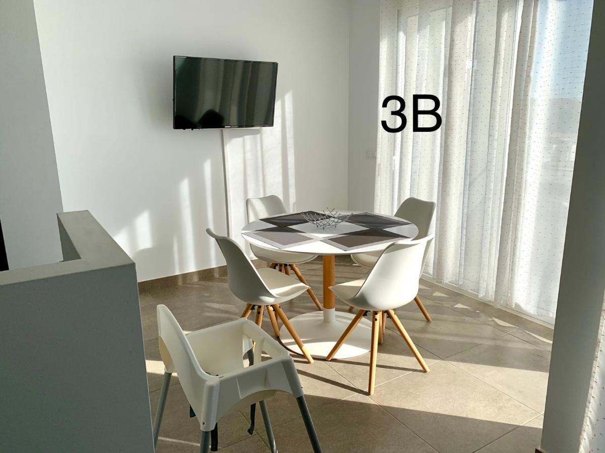 Edifici Valeria Apartment เอมปูเรียบราบา ภายนอก รูปภาพ