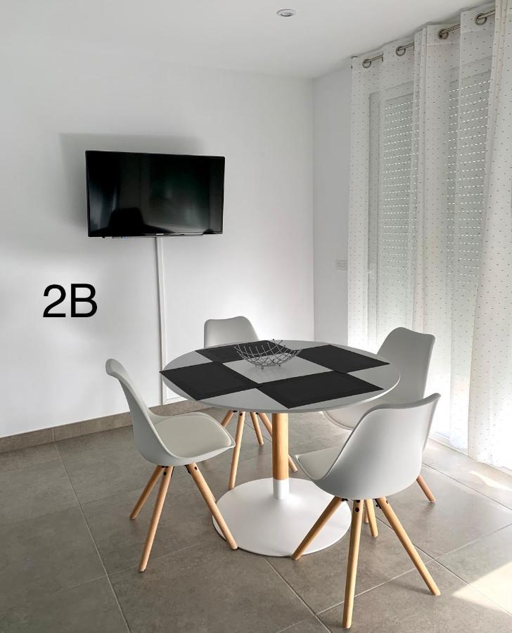 Edifici Valeria Apartment เอมปูเรียบราบา ภายนอก รูปภาพ