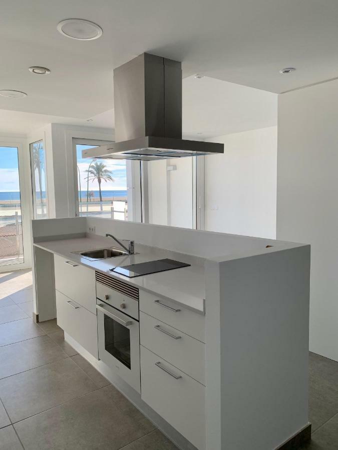 Edifici Valeria Apartment เอมปูเรียบราบา ภายนอก รูปภาพ