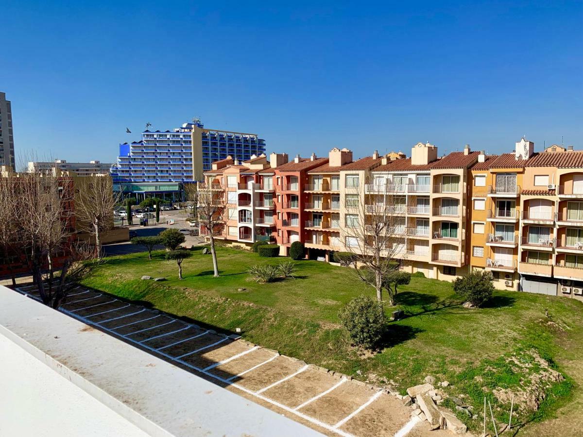 Edifici Valeria Apartment เอมปูเรียบราบา ภายนอก รูปภาพ