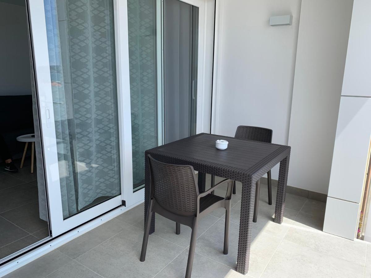 Edifici Valeria Apartment เอมปูเรียบราบา ภายนอก รูปภาพ