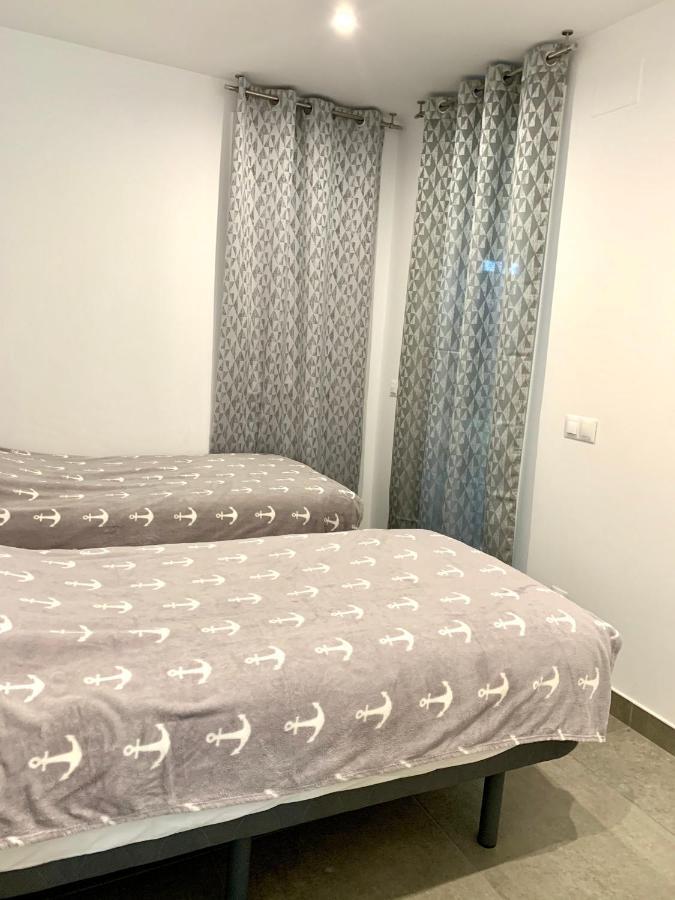 Edifici Valeria Apartment เอมปูเรียบราบา ภายนอก รูปภาพ